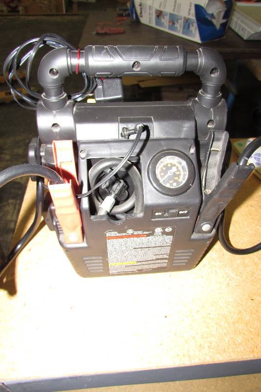 lot 227 image: STANLEY 300 AMP BATTERY JUMP STARTER WITH COMPRESSOR