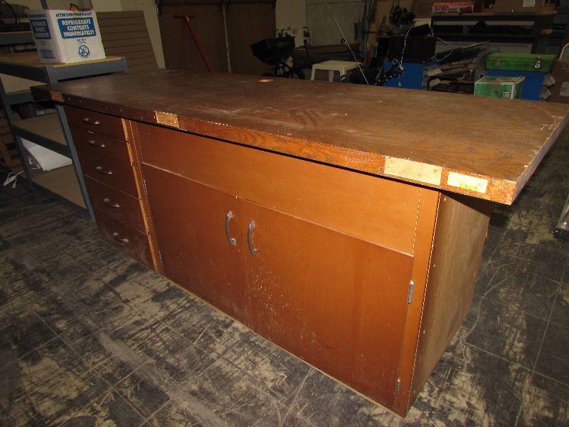 lot 213 image: GARAGE OR SHOP WORK BENCH
