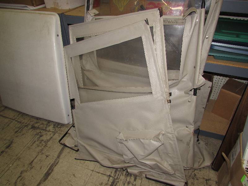 lot 283 image: SNOW BLOWER CAB, 4 SIDES AND TOP