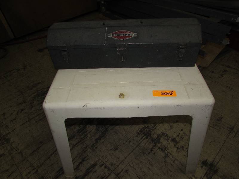 lot 266 image: SMALL PLASTIC LAWN TABLE AND METAL CRAFTSMAN TOOL BOX, NO HANDLE