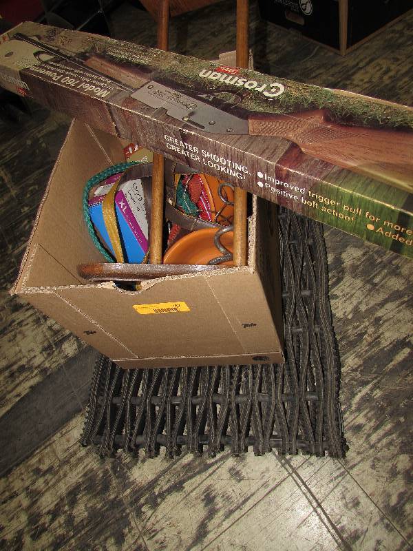 lot 282 image: TWO MATS, GUN BOX - EMPTY, DOG ITEMS