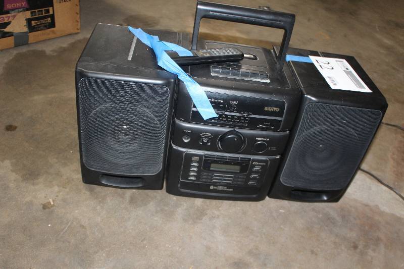 lot 22 image: Sanyo Portable Compact Stereo CDCassette Player w 2-Speakers