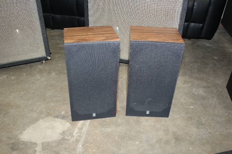 lot 11 image: Lot of (2) Yamaha NS-4 Natural Sound Speakers