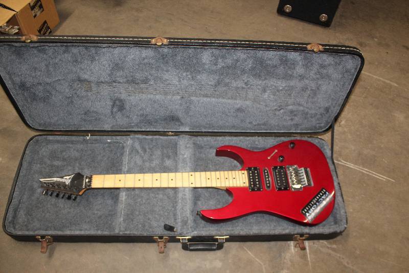 lot 13 image: Ibanez R Series 6-String Electric Guitar