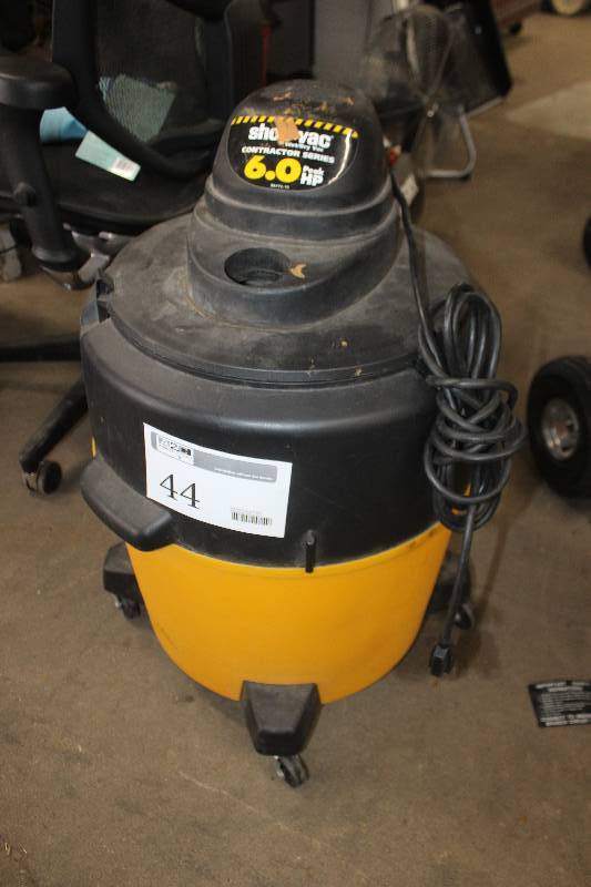 lot 44 image: Shop Vac Contractor Series WetDry Vac w Accessories