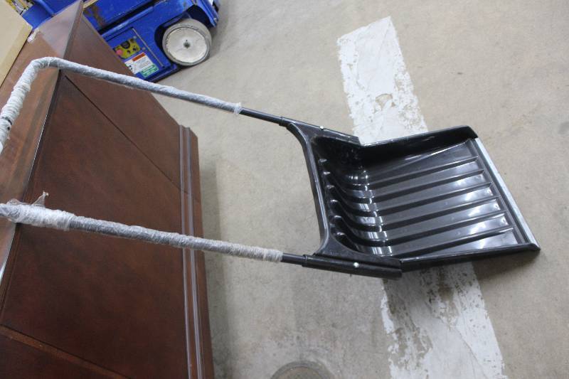 lot 49 image: Snow Shovel