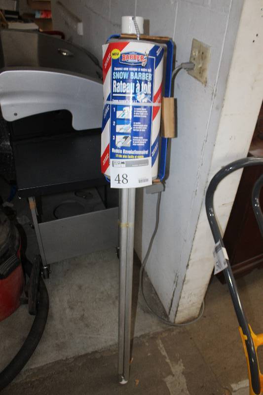lot 48 image: Snow Barber Roof Rake