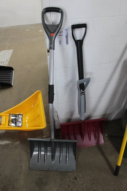 lot 51 image: Lot of (2) Snow Shovels