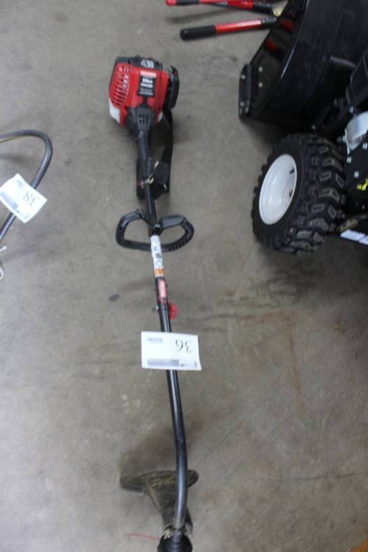 lot 36 image: Craftsman Weed Wacker 29cc Gas Trimmer