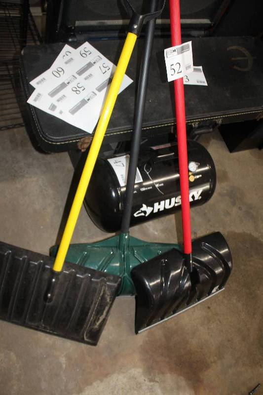 lot 52 image: Lot of (3) Snow Shovels