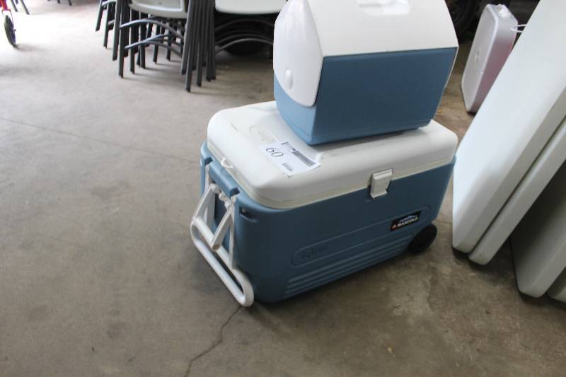 lot 60 image: Lot of (2) Ice Coolers Includes 1) Igloo Maxcold Wheeled Chest AND 1) Igloo Personal