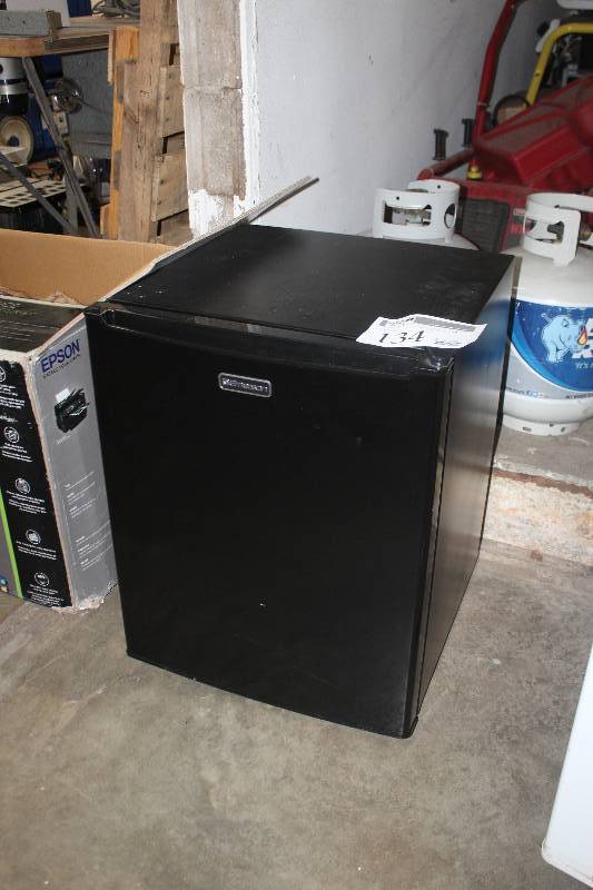 lot 134 image: Emerson Mini Refrigerator