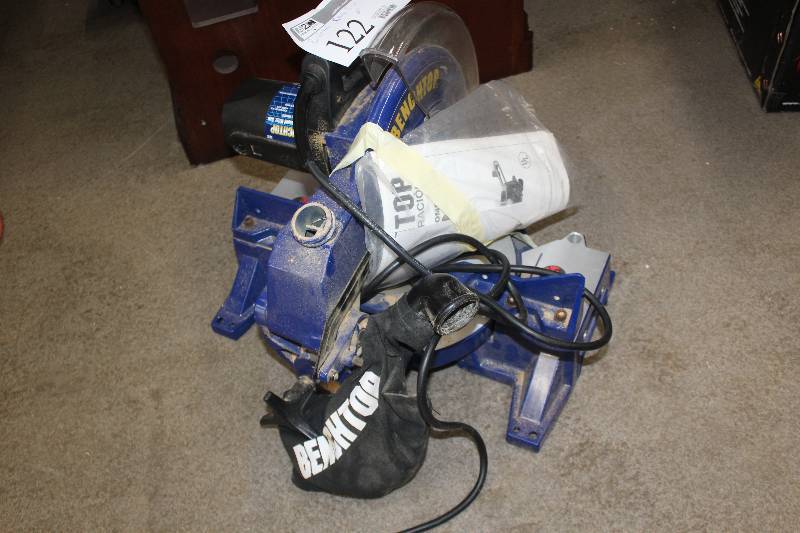 lot 122 image: Benchtop 10in. Compound Miter Saw