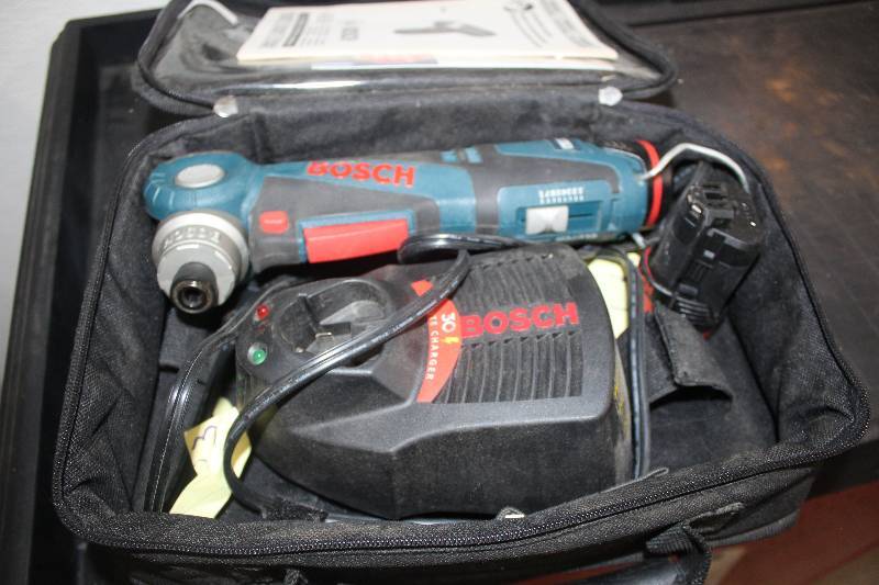 lot 93 image: Bosch 12V Cordless Impact Driver w Case