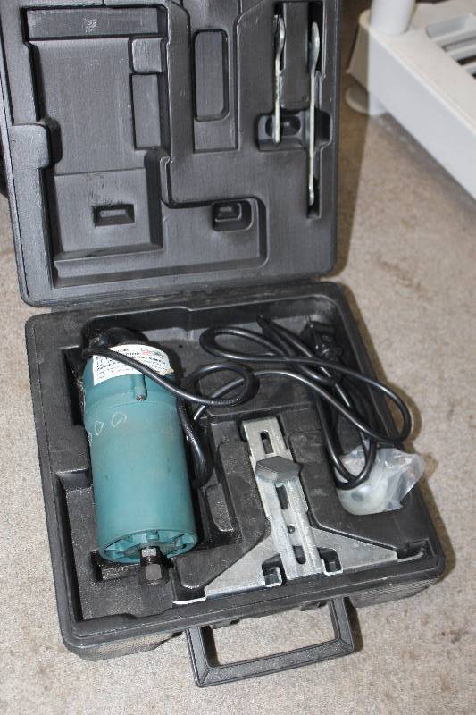 lot 99 image: 14in. Electric Wood Trimmer w Case