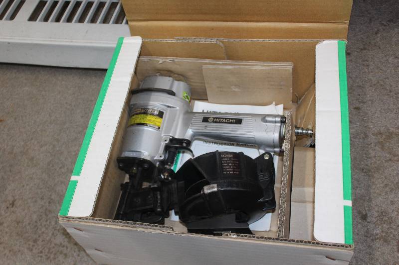 lot 100 image: Hitachi Air Coil Nailer