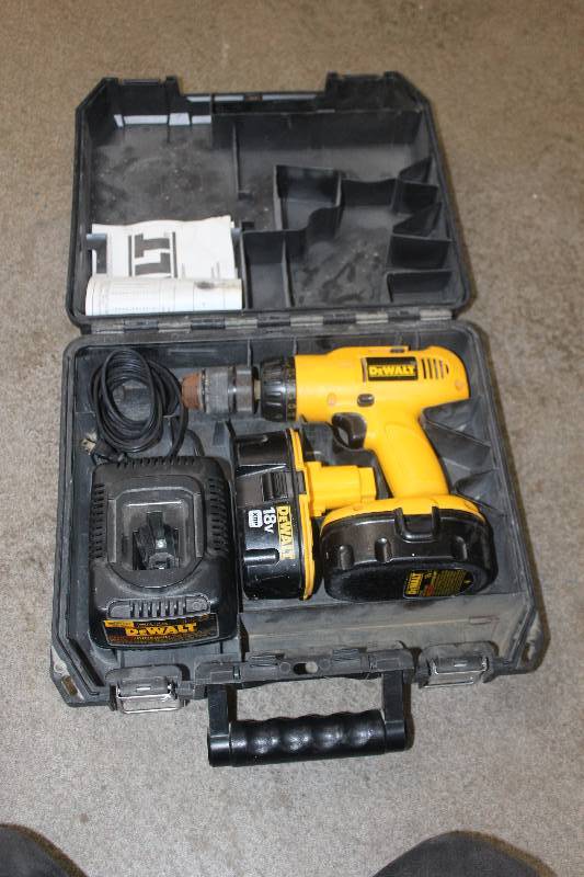 lot 78 image: Dewalt 18V Cordless Drill w Case, Extra Battery, Charger