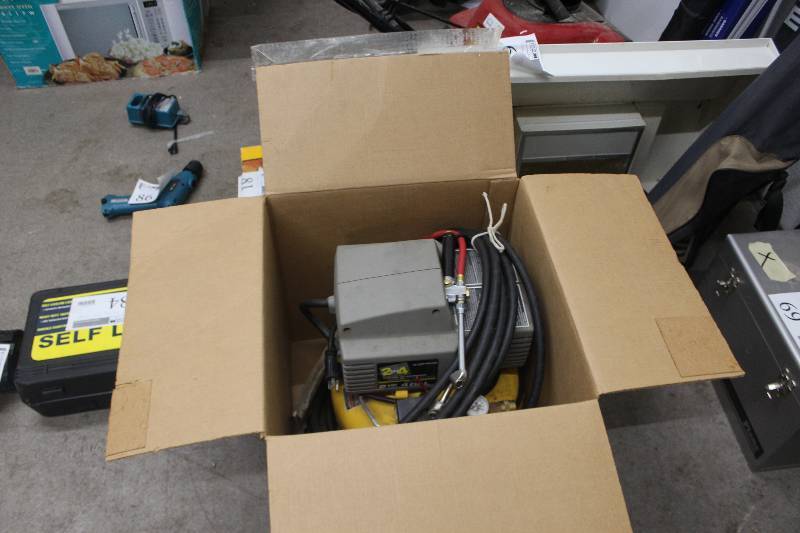lot 70 image: 2by4 4-Gallon 2hp Air Compressor