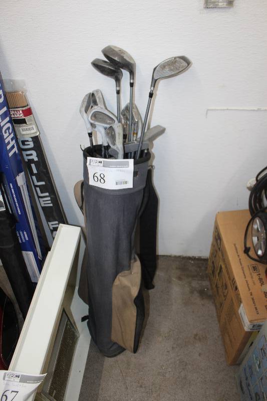 lot 68 image: Wilson Golf Club Set w Golf Bag