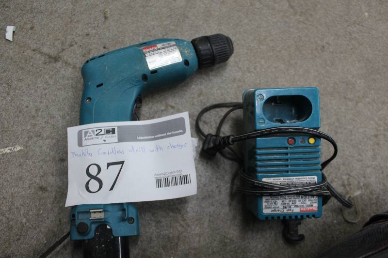 lot 87 image: Makita Cordless Drill w Charger