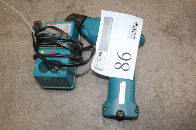 lot 86 image: Makita Cordless Drill w Charger