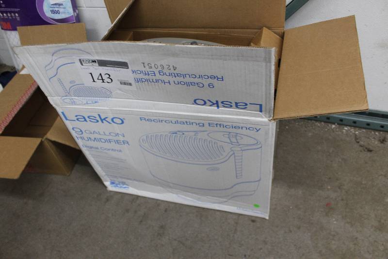 lot 143 image: Lasko 9-Gallon Humidifier