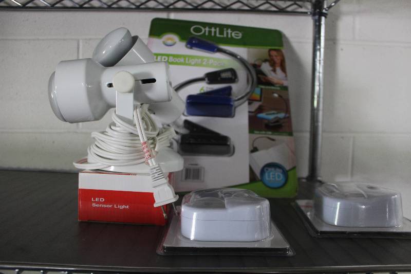 lot 154 image: Lot of (3) Desk Lamps