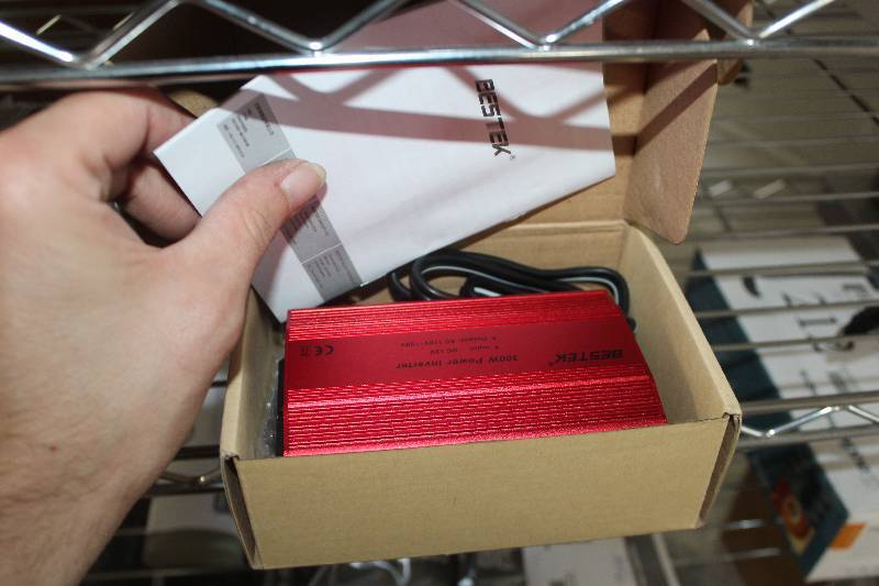 lot 206 image: Best Tek 12VDC 300W Power Converter