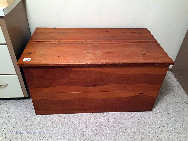 lot 13 image: Chest