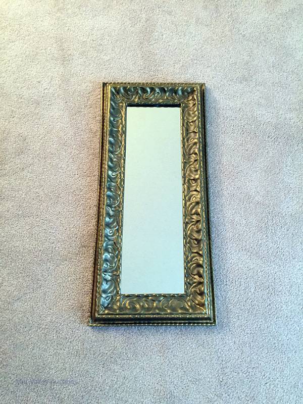 lot 17 image: Vintage wall mirror