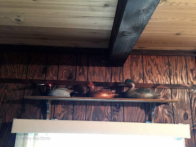 lot 26 image: Shelf and 3 ducks