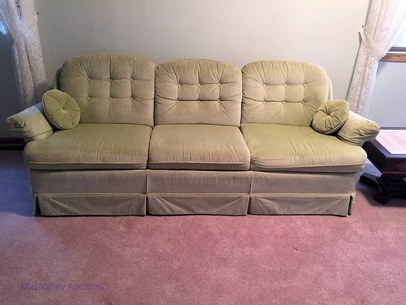 lot 28 image: Green Couch