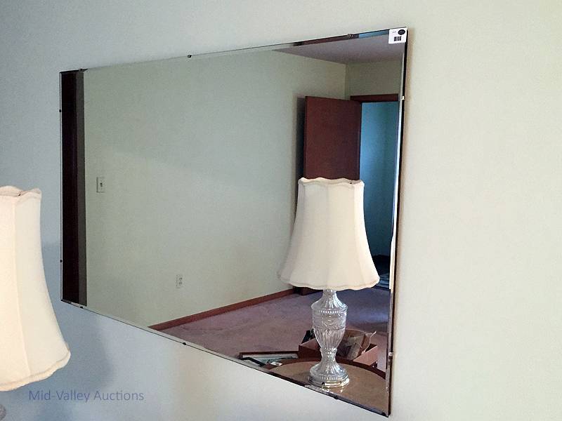 lot 34 image: Wall mirror