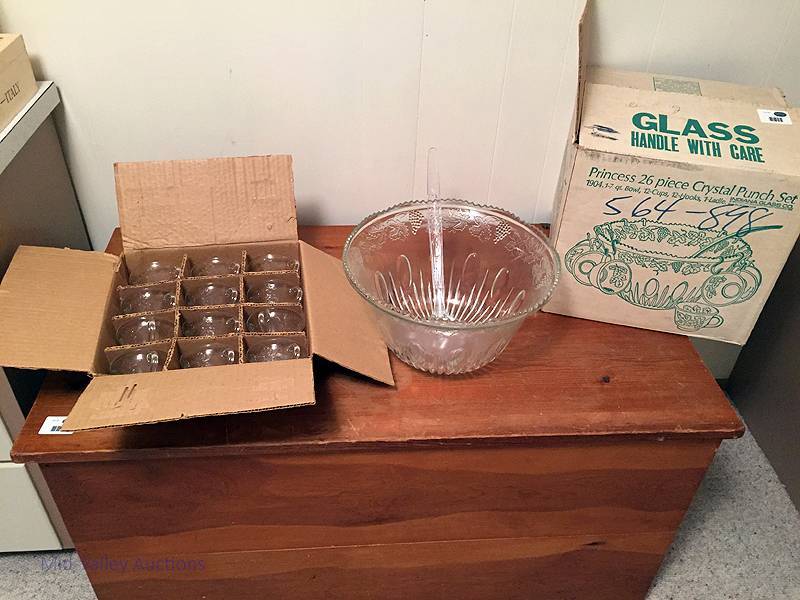 lot 48 image: Princess Crystal Punch Set