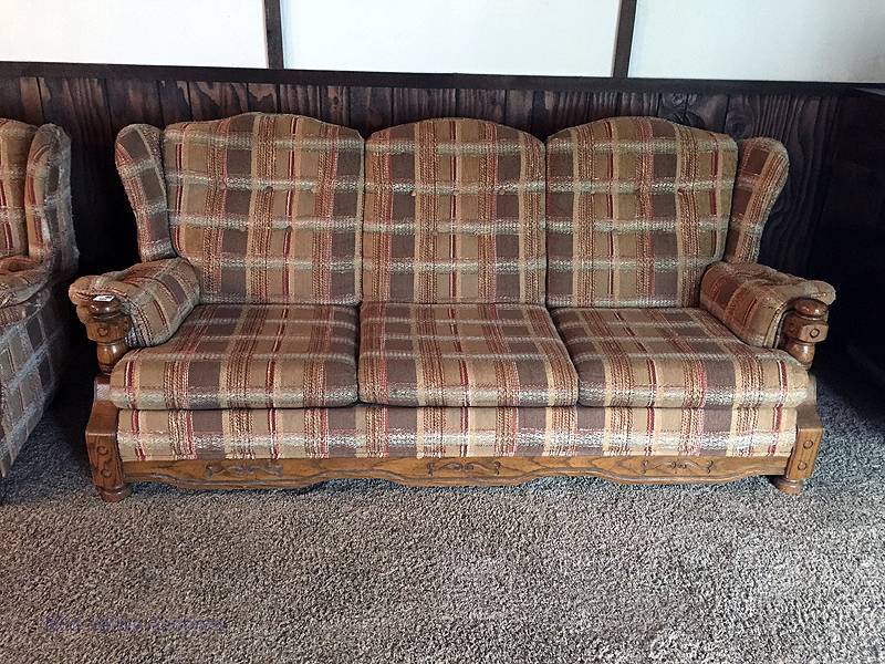 lot 53 image: Couch