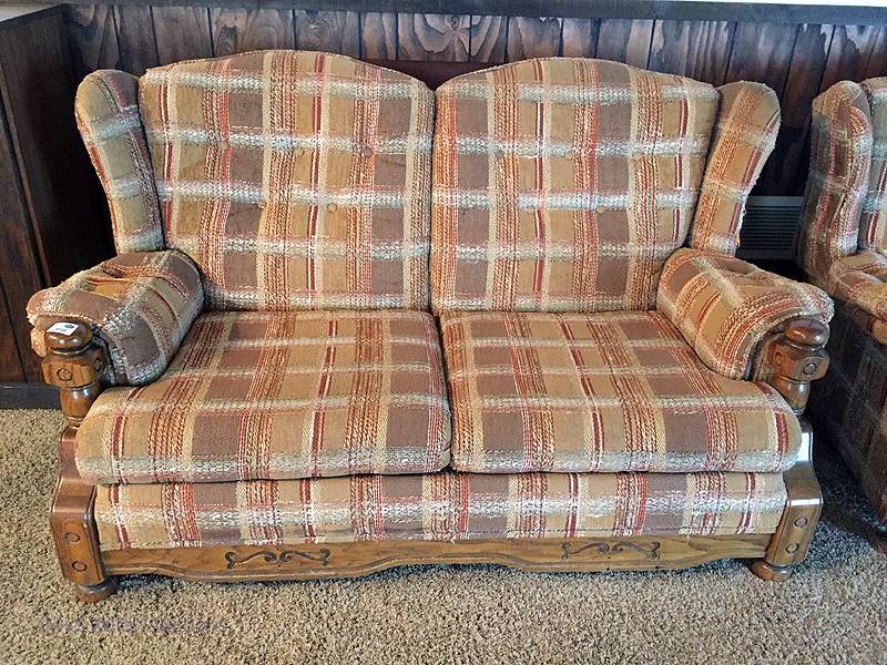 lot 54 image: Love Seat