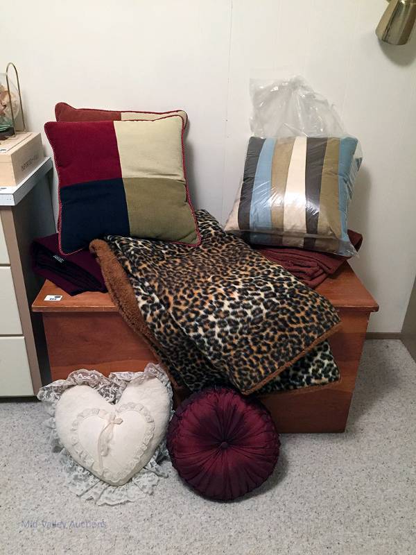 lot 57 image: Throw pillows and blankets