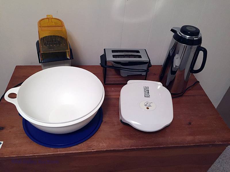 lot 66 image: Small Wares