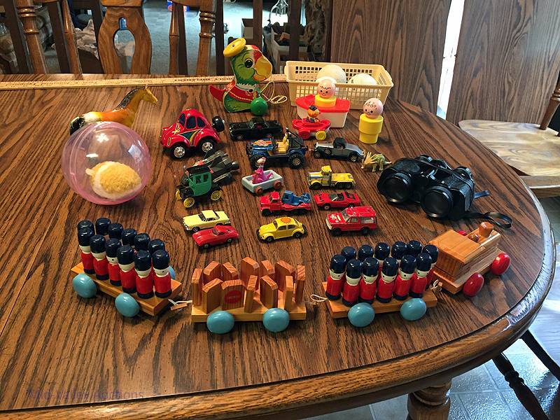 lot 84 image: Toys