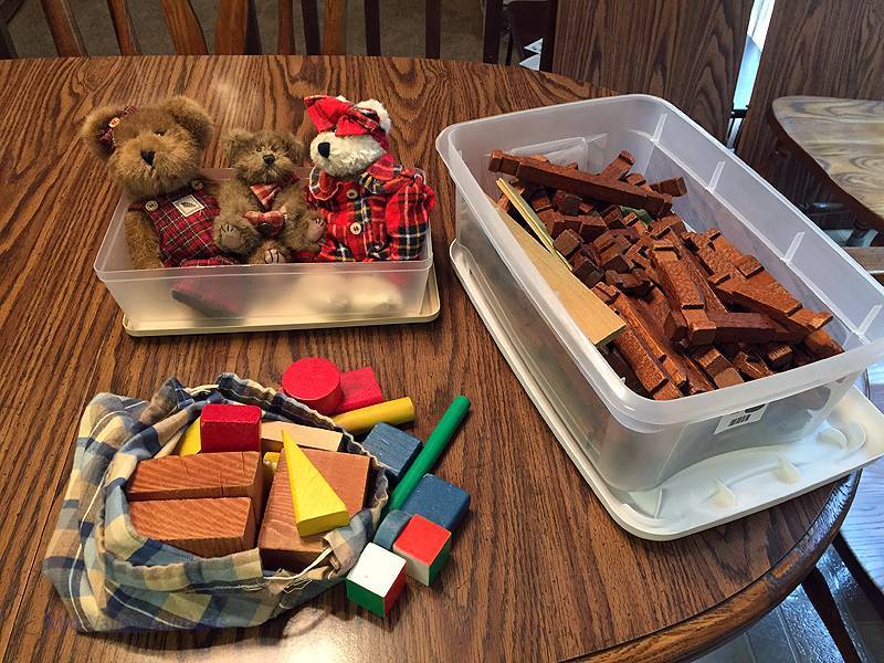 lot 85 image: Dolls and Blocks with totes
