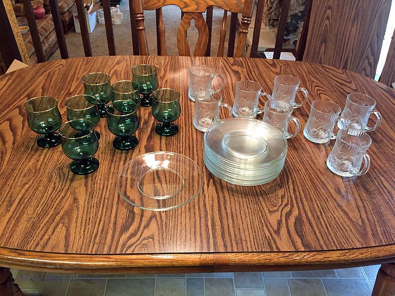 lot 89 image: Luncheon plates and glassware