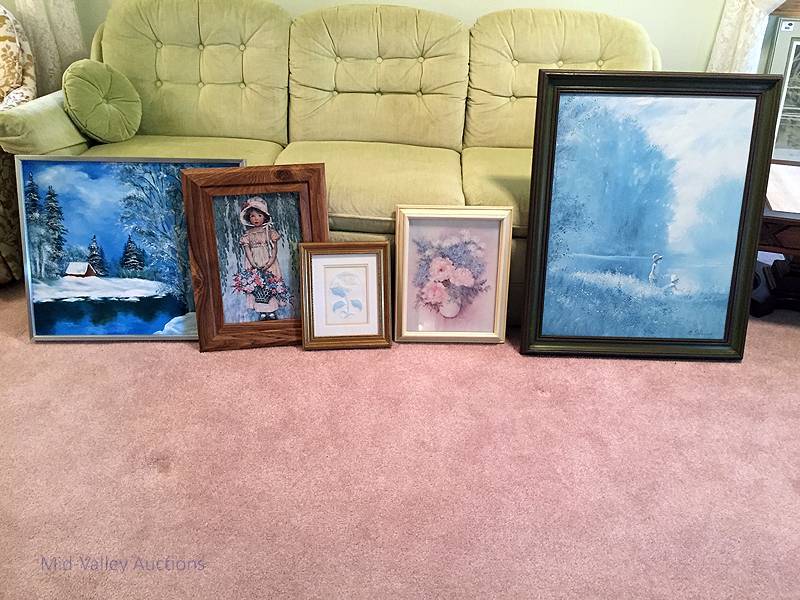 lot 93 image: Set of 5 wall art