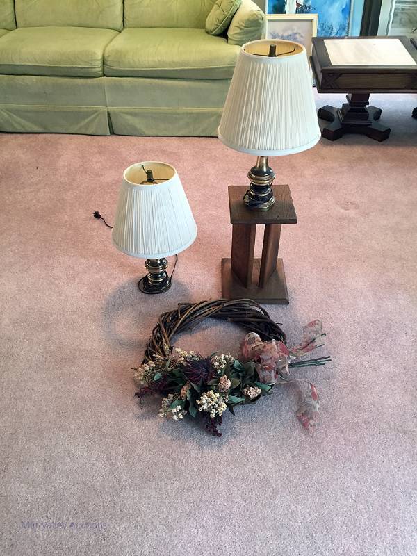 lot 95 image: 2 lamps, stand and wreath