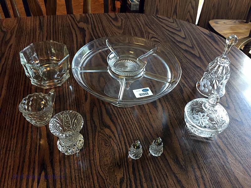 lot 104 image: Glass lot