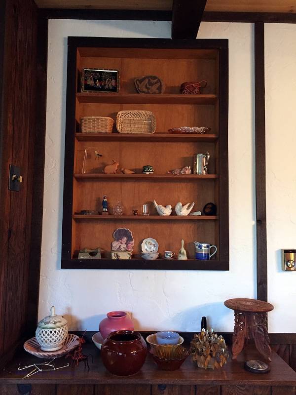 lot 110 image: Contents of shelf 3