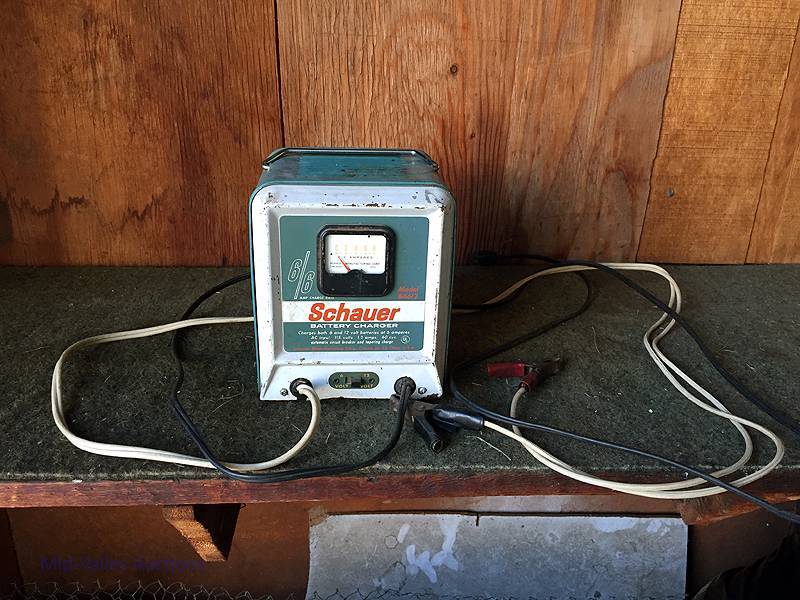 lot 115 image: Battery charger