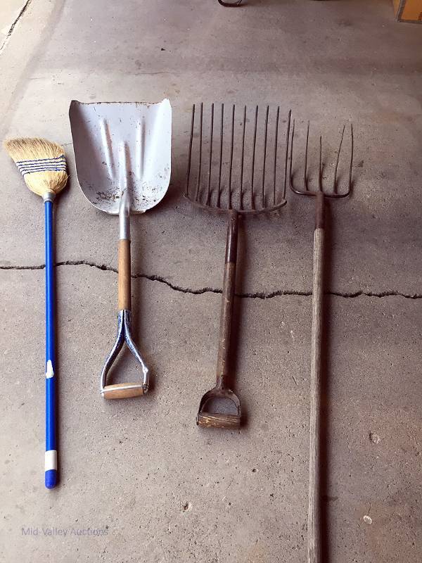 lot 123 image: Farm tools