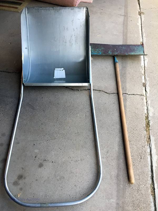 lot 126 image: Snow scoop and shovel