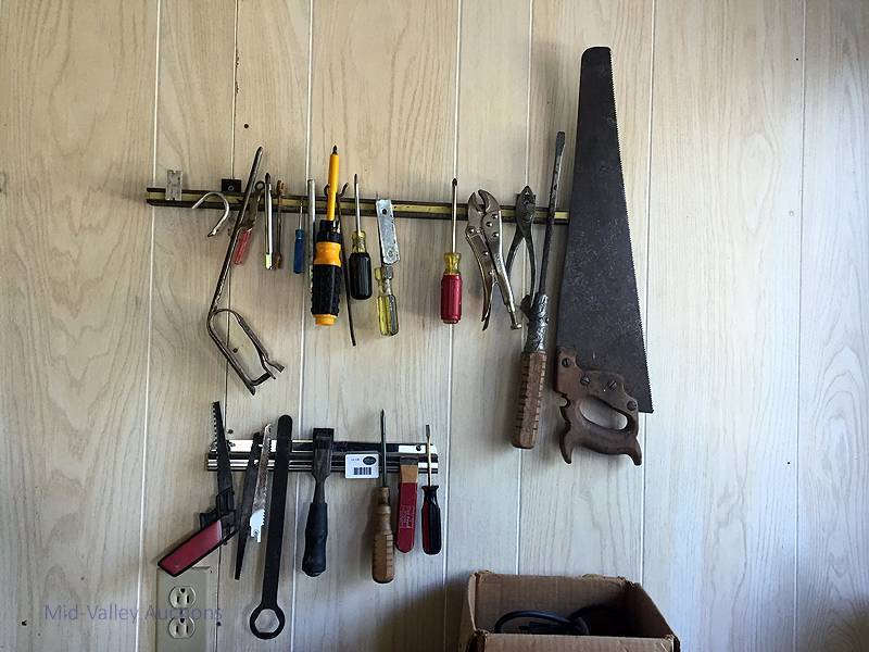 lot 138 image: 2 wall magnets & tools 2
