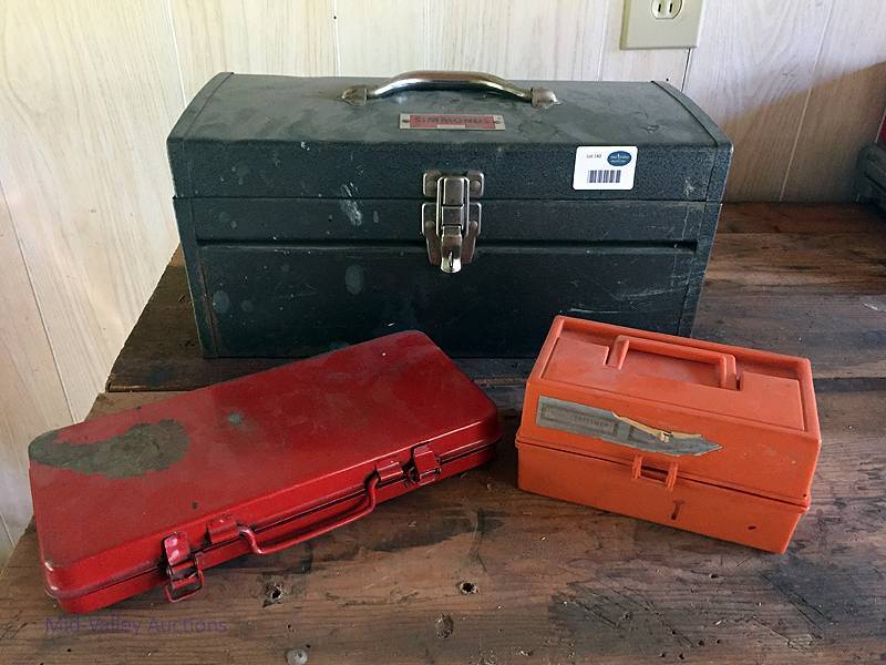 lot 140 image: Tool box, sockets & tools